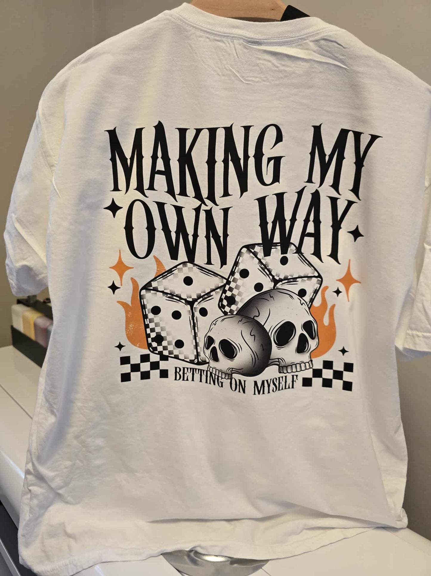 🎲 Making My Own Way T-Shirt – XL – Retro Dice & Skull Graphic Tee