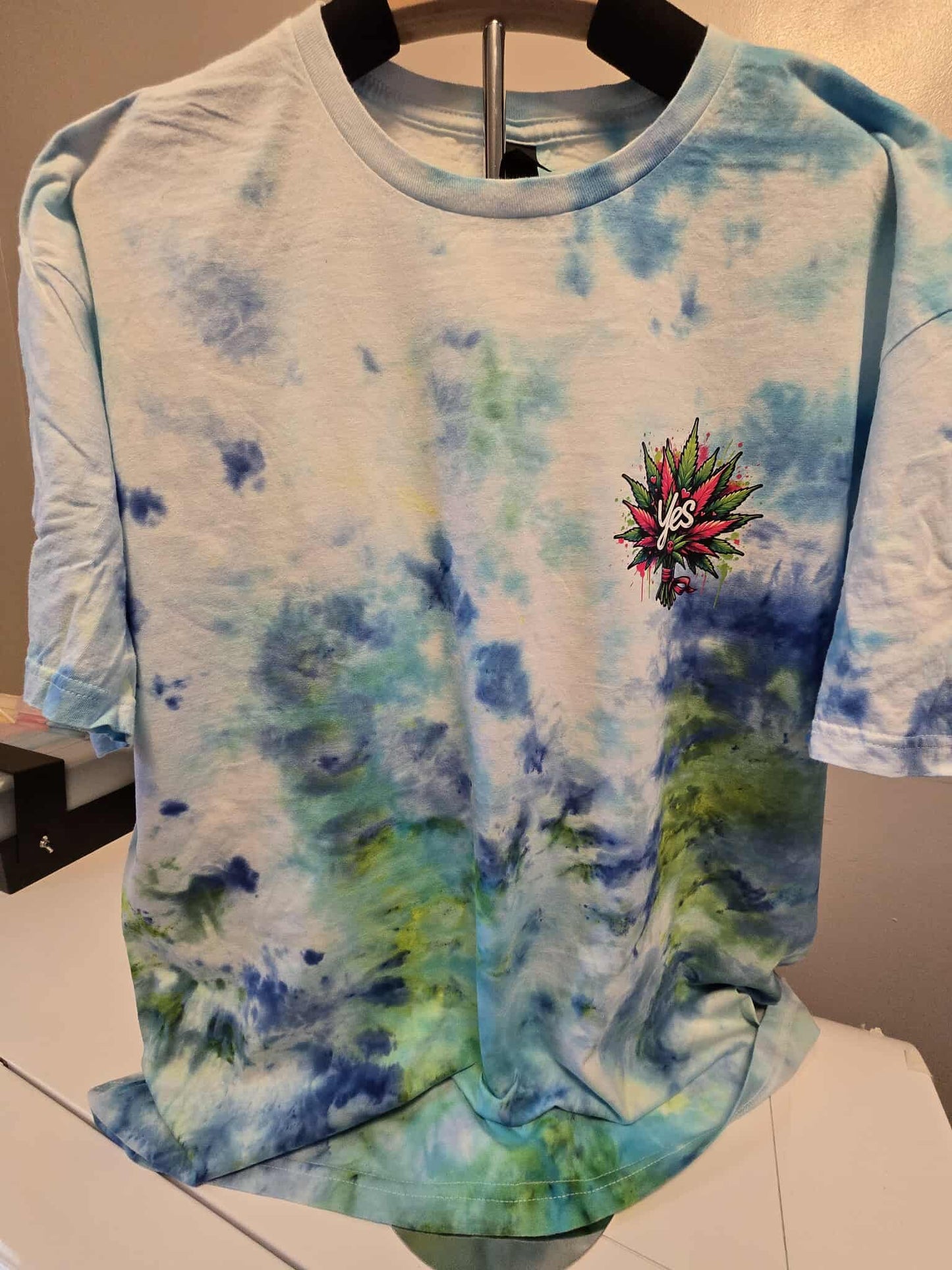 🌿 Psychedelic Cannabis Skull Tie-Dye T-Shirt – XL – Trippy Vibes