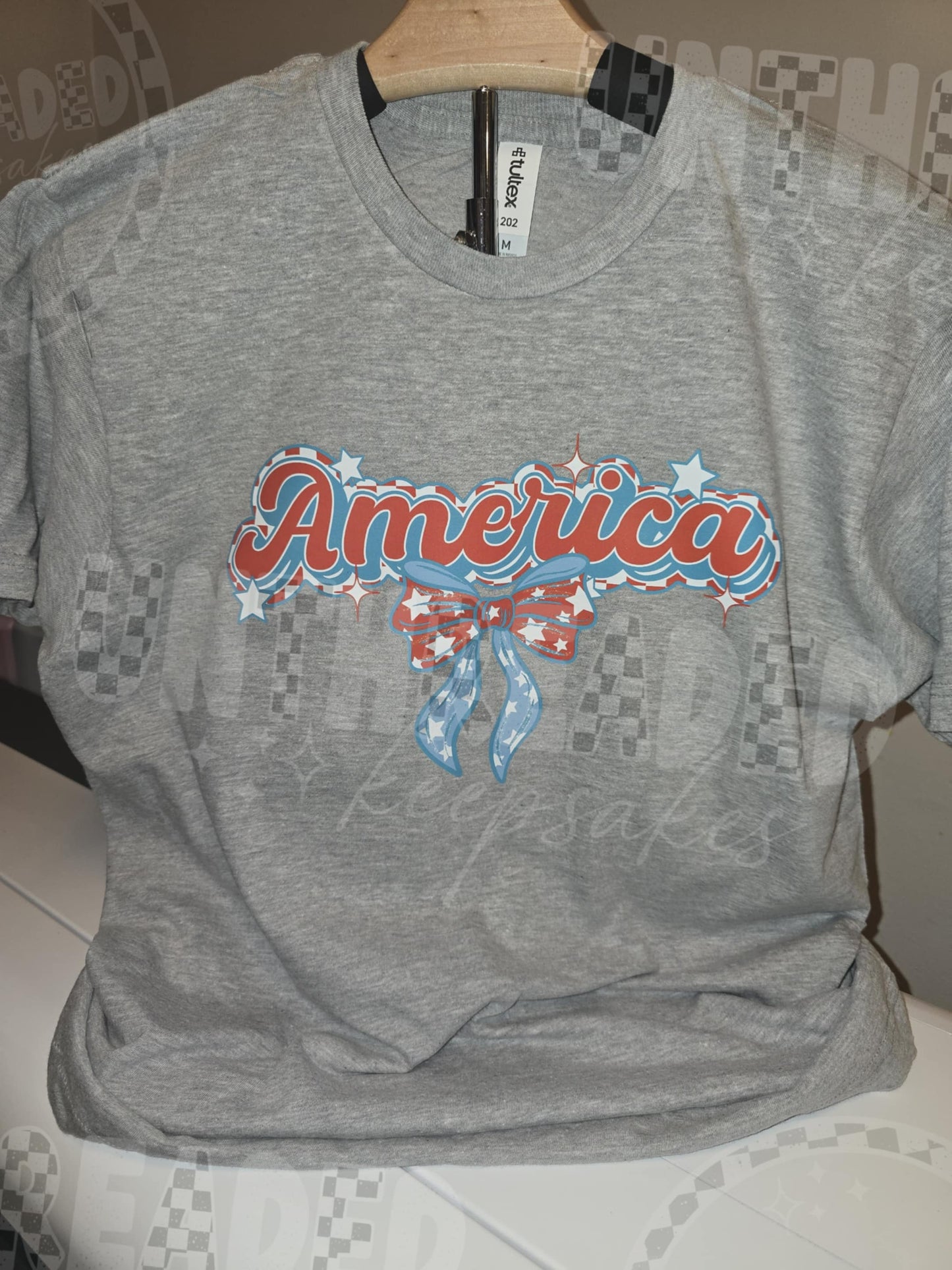 “America” Stars & Bow Tee – Medium Gray Graphic T-Shirt | 4th of July Patriotic Shirt