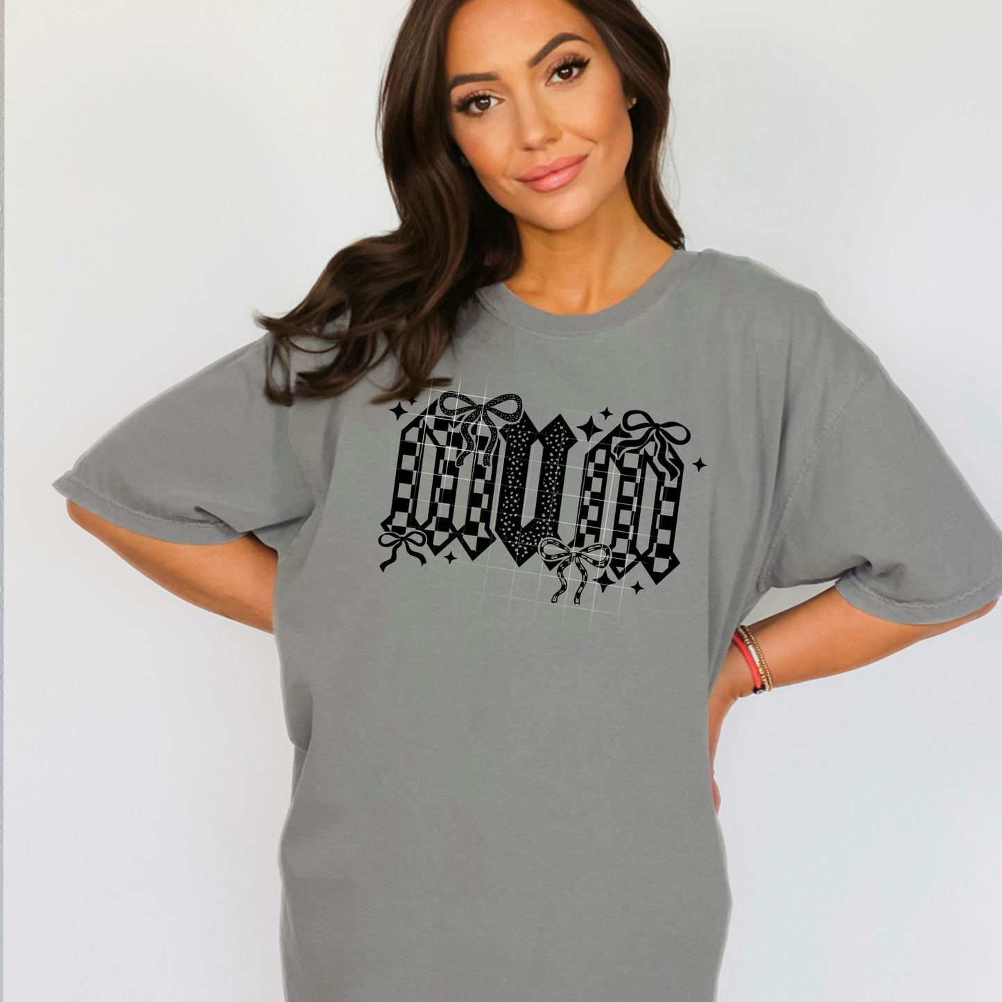 MUM Graphic T-Shirt β Checkerboard Bow Lettering Tee