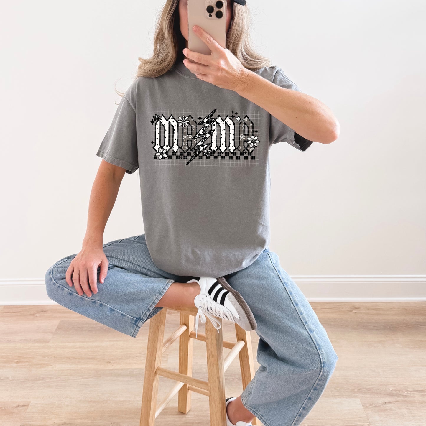Mama Retro Daisy Graphic Tee – Vintage Floral Shirt