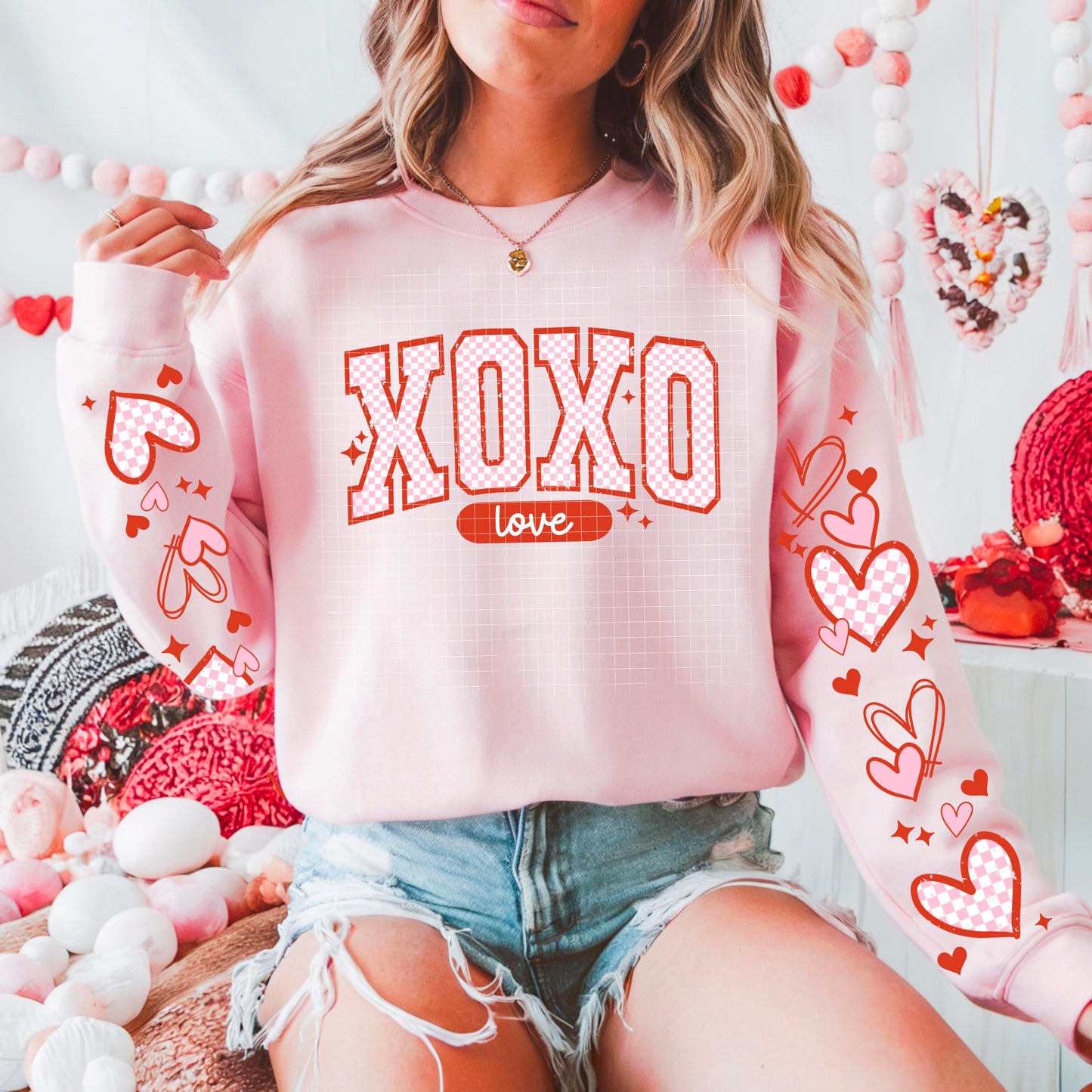 XOXO Love Sweatshirt š Pink Valentineās Hearts Cute Graphic Pullover