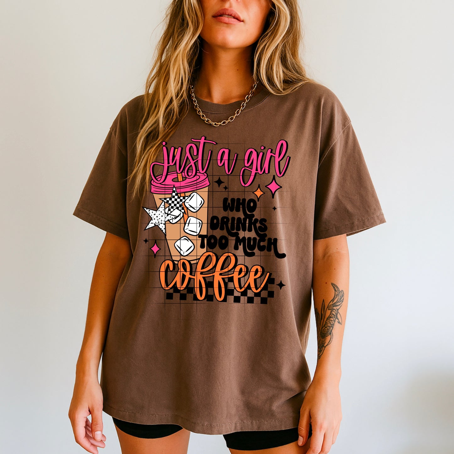 ☕ “Just a Girl Who Drinks Too Much Coffee” T-Shirt – Cute Coffee Lover Graphic Tee | Retro Stars & Checkered Design | Unisex Shirt
