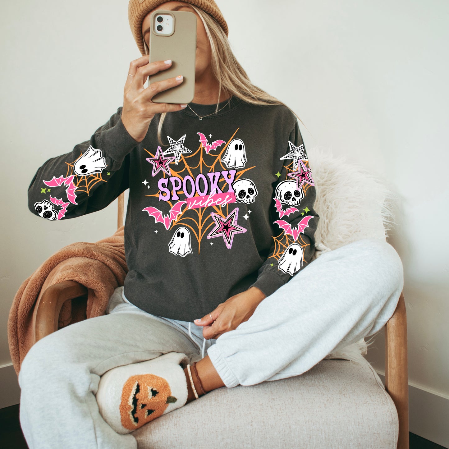 👻 Spooky Vibes Halloween Sweatshirt | Cute Ghost & Bat Crewneck | Trendy Fall Graphic Sweatshirt | Pink Halloween Aesthetic Pullover