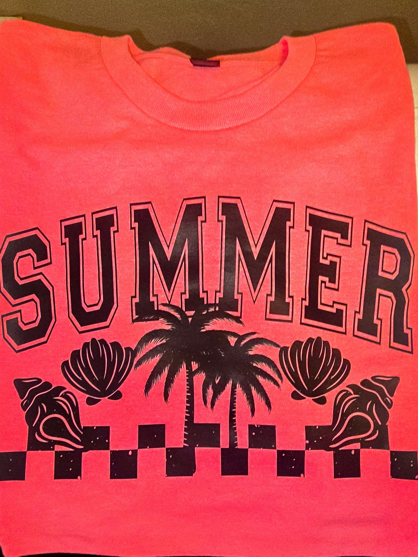 Summer Palm Trees & Shells Tee – Neon Pink Women’s Graphic Shirt (Large)