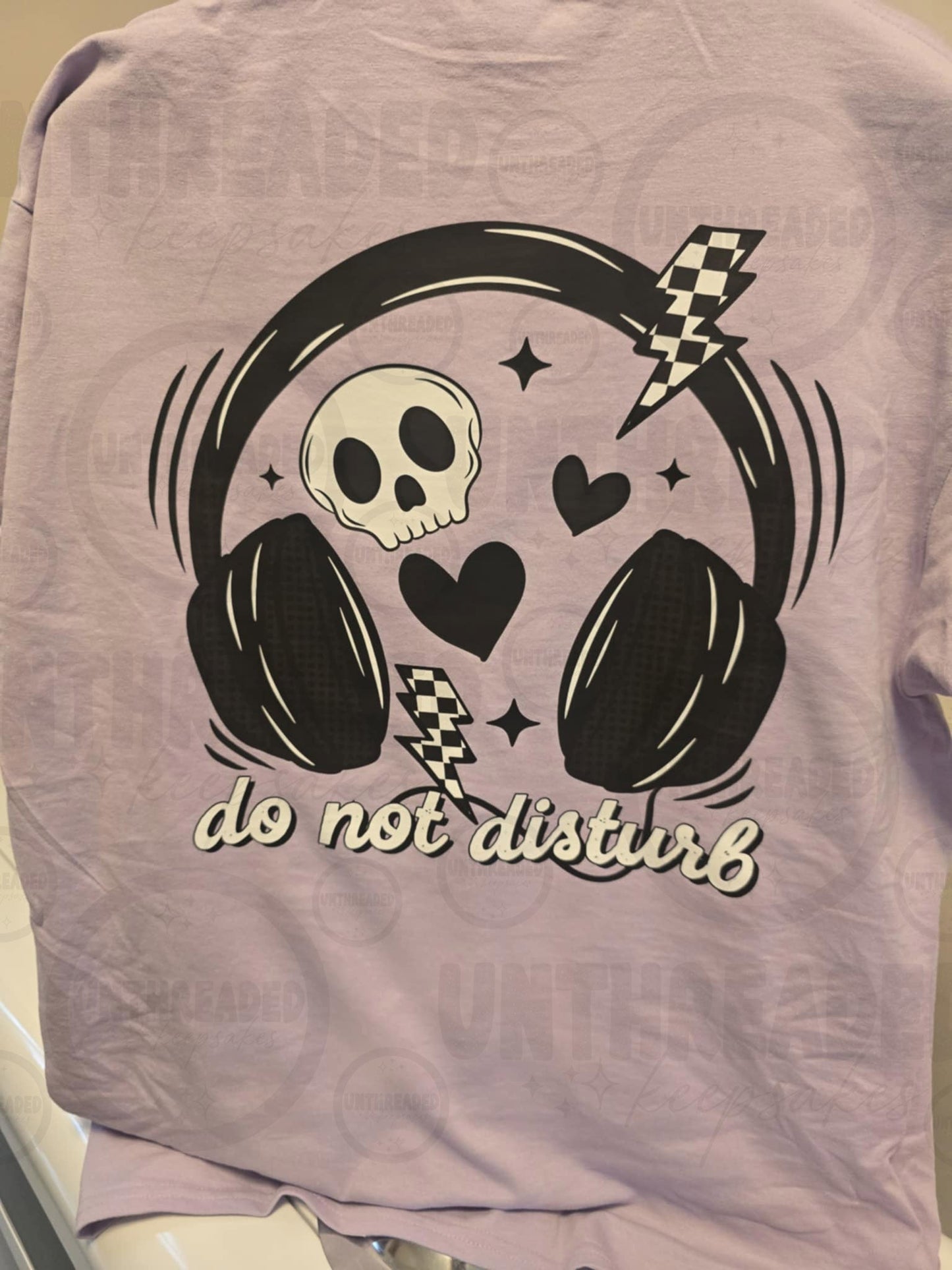 Do Not Disturb Skull Headphones Tee – Lavender Large