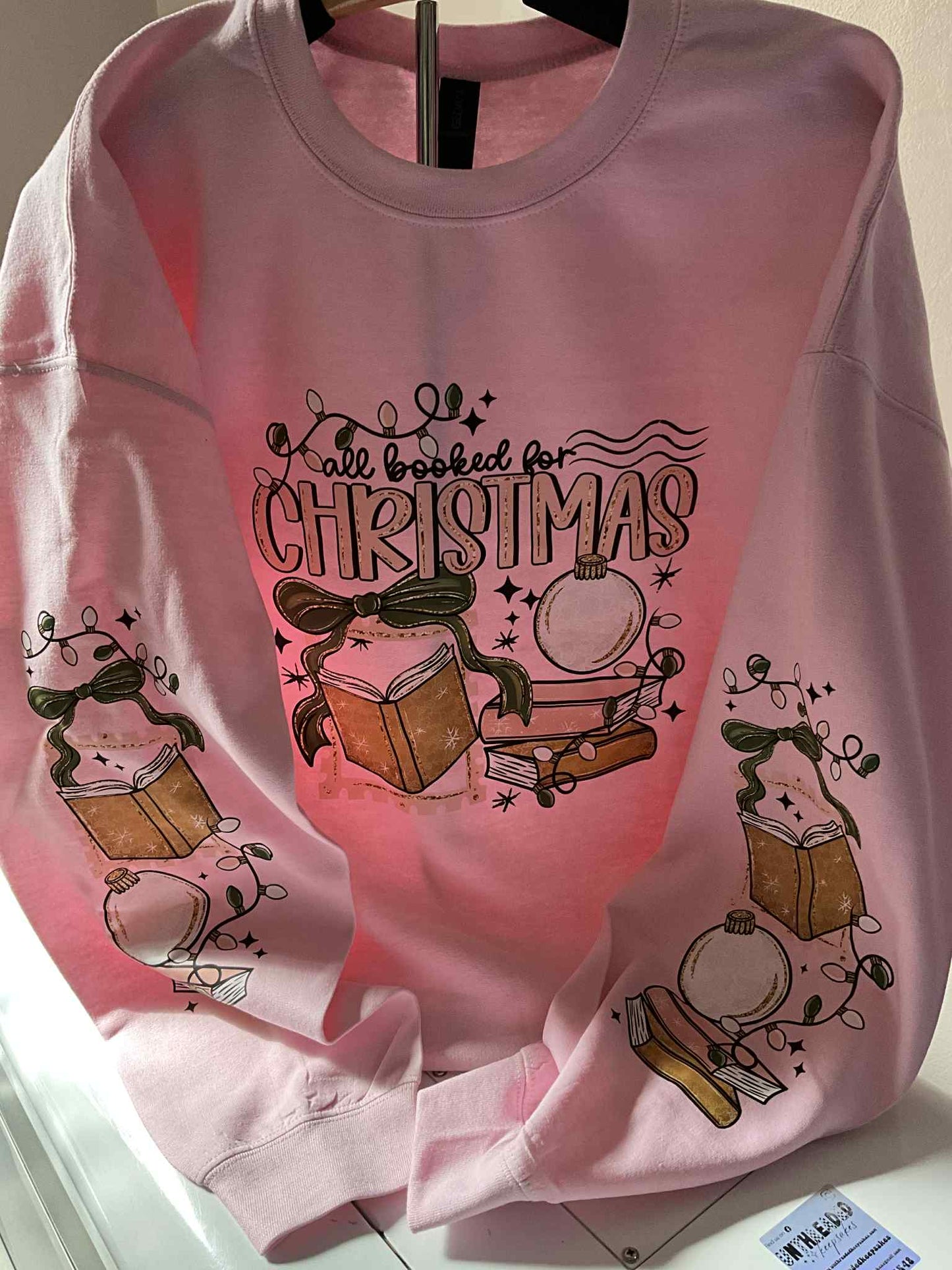 📚✨ “All Booked for Christmas” Sweatshirt – Pink 🎄 XL