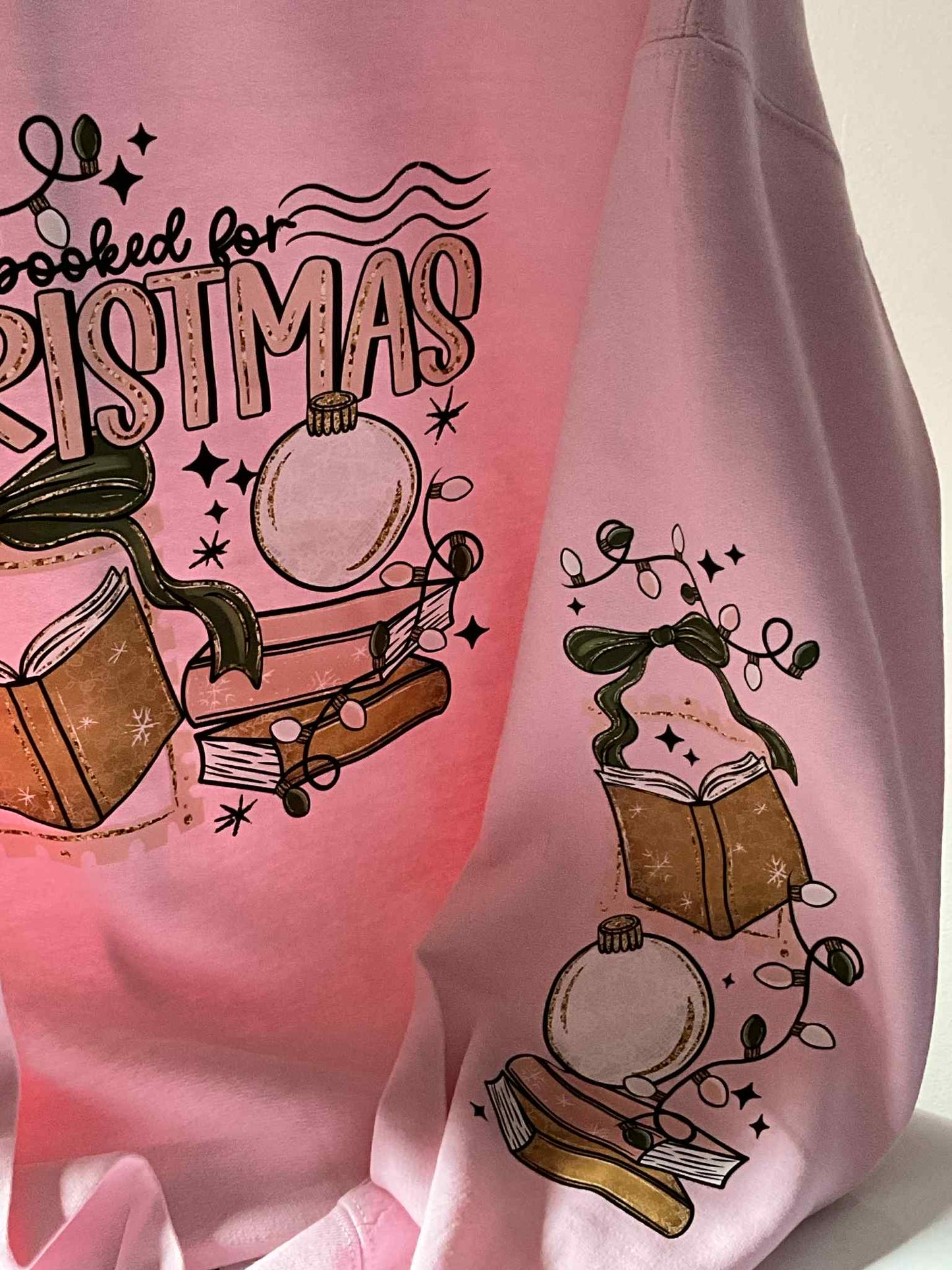 📚✨ “All Booked for Christmas” Sweatshirt – Pink 🎄 XL