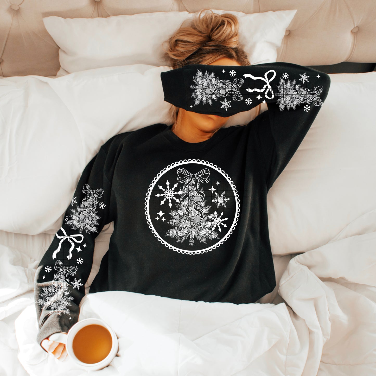 🎄 Cozy Christmas Tree Snowflakes Sweatshirt With Cute Sleeves✨❄️