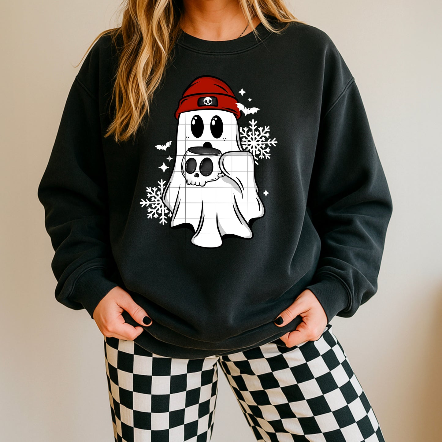 👻 Cozy Ghost Coffee Sweatshirt – Cute Spooky Season Crewneck | Retro Winter Ghost with Beanie | Unisex Fleece Pullover