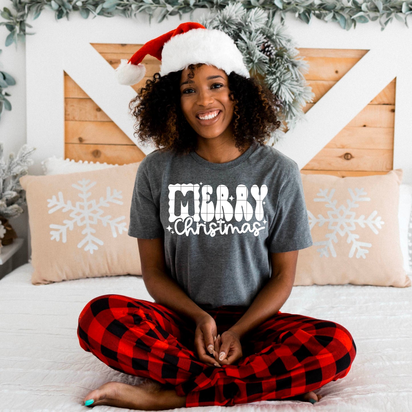 🎄 Merry Christmas Tee ❤️ Retro Holiday Lettering Shirt ✨ Cute Festive Christmas T-Shirt