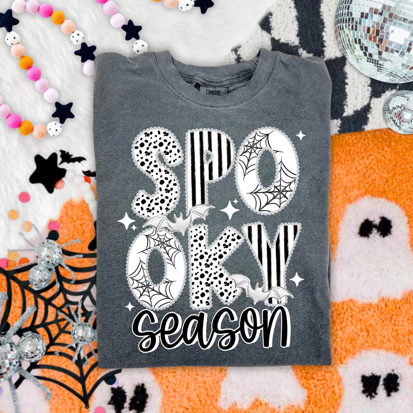 🕸️ Spooky Season Halloween Graphic Tee | Black & White Ghosty Fall Shirt | Cute Trendy Halloween T-Shirt | Neutral Spooky Tee
