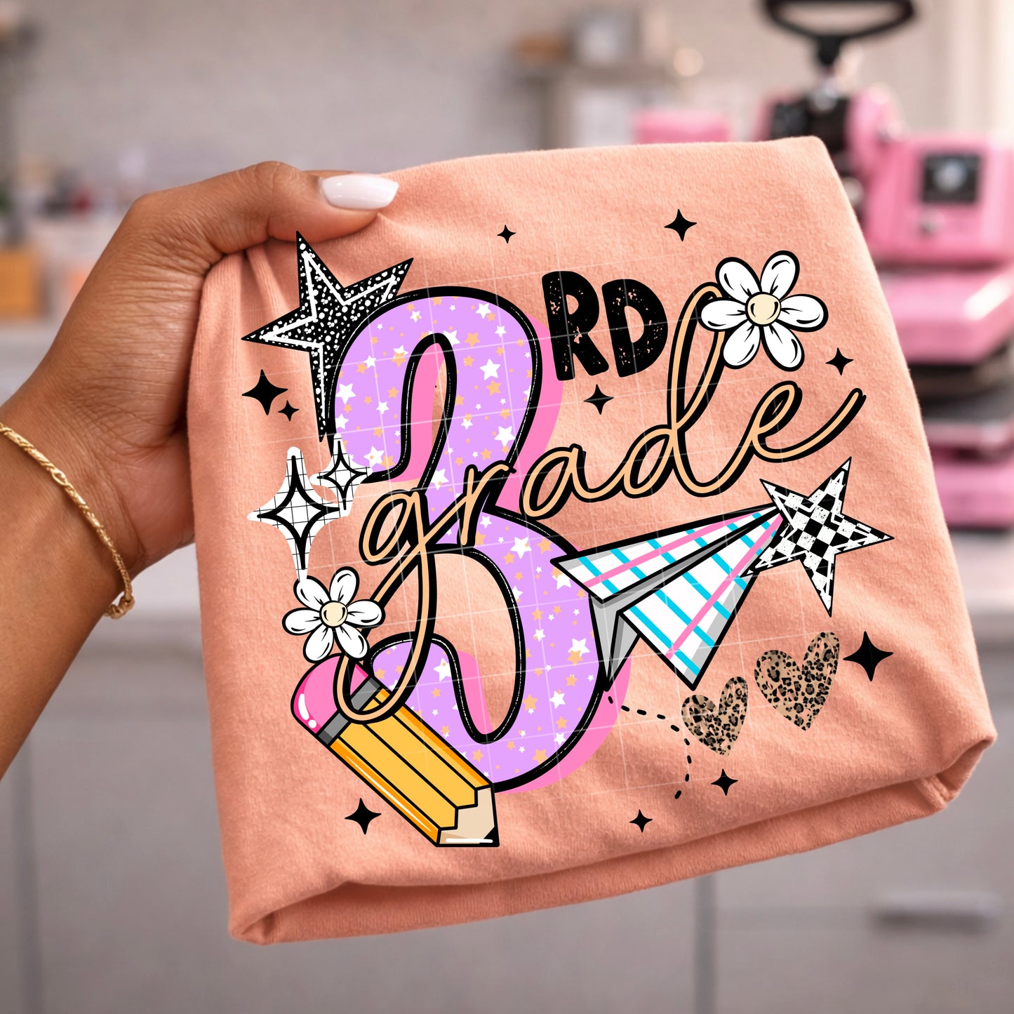 Hello Grade Teacher Shirt | Back to School Teacher Tee | Preschool Kindergarten First Second Third Fourth Fifth Grade Shirt | Cute School Graphic Tee ✏️🍎📚
