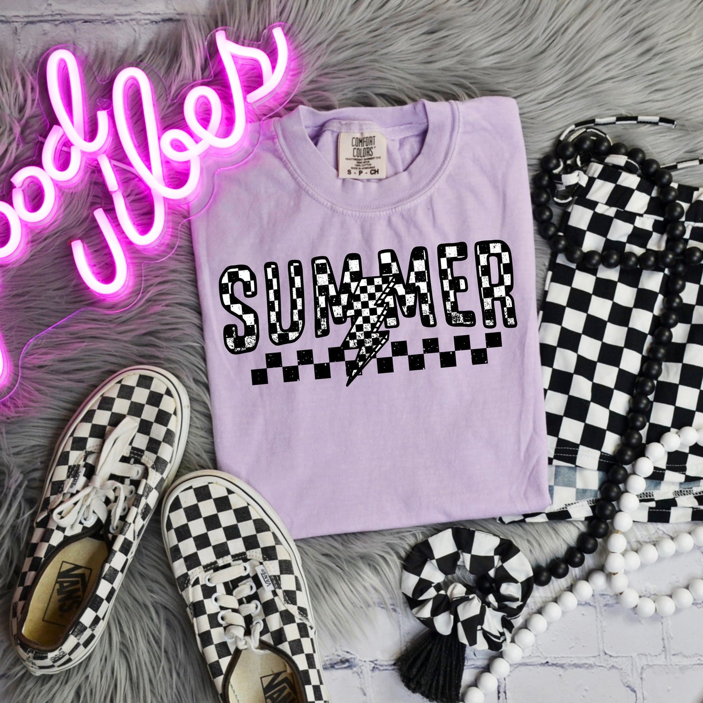 Checkered Lightning Summer Tee – Retro Vibes in Lilac
